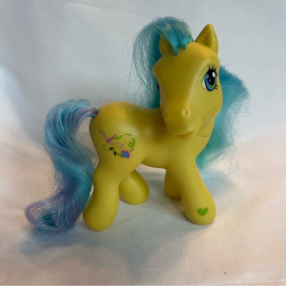 My Little Pony G3 Meadowbrook 2002 Yellow w Blue Mane Dragonfly Cutie Mark